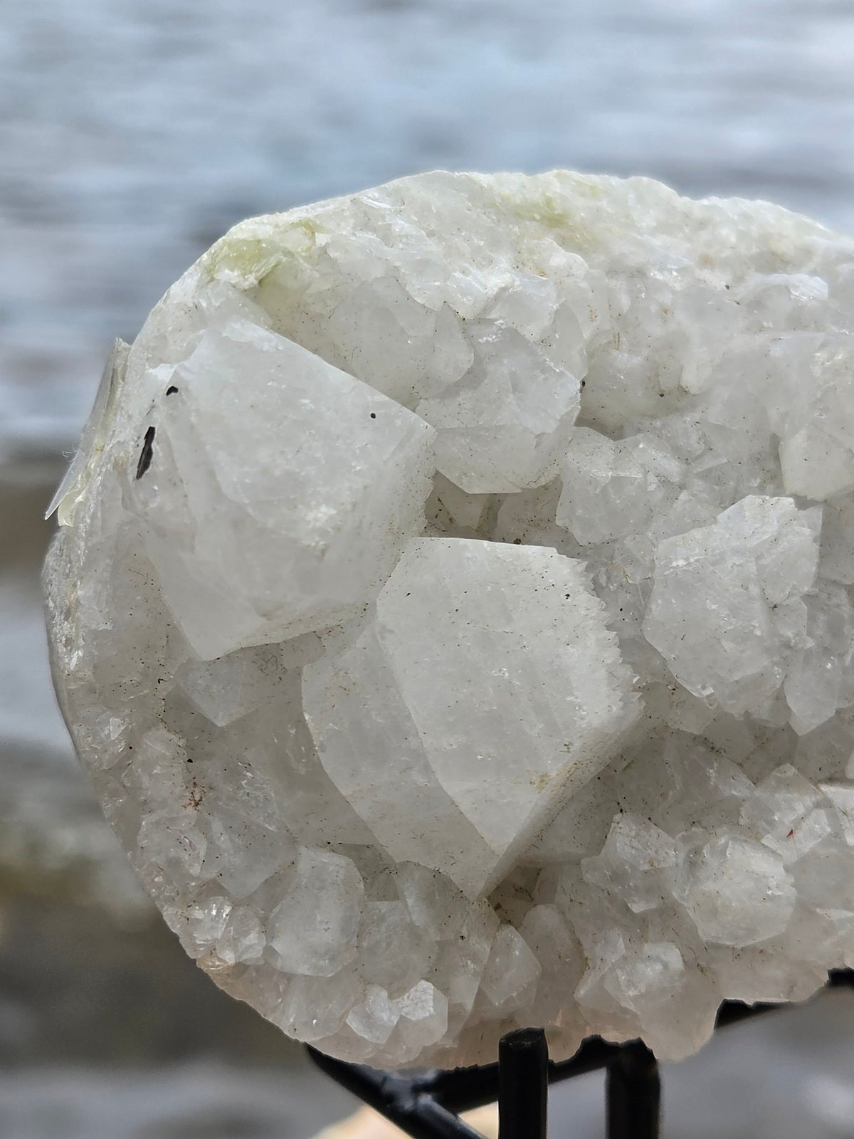 Apophyllite and stilbite cluster closeup