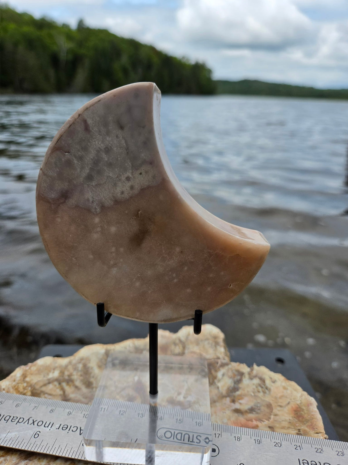Pink amethyst moon side detail