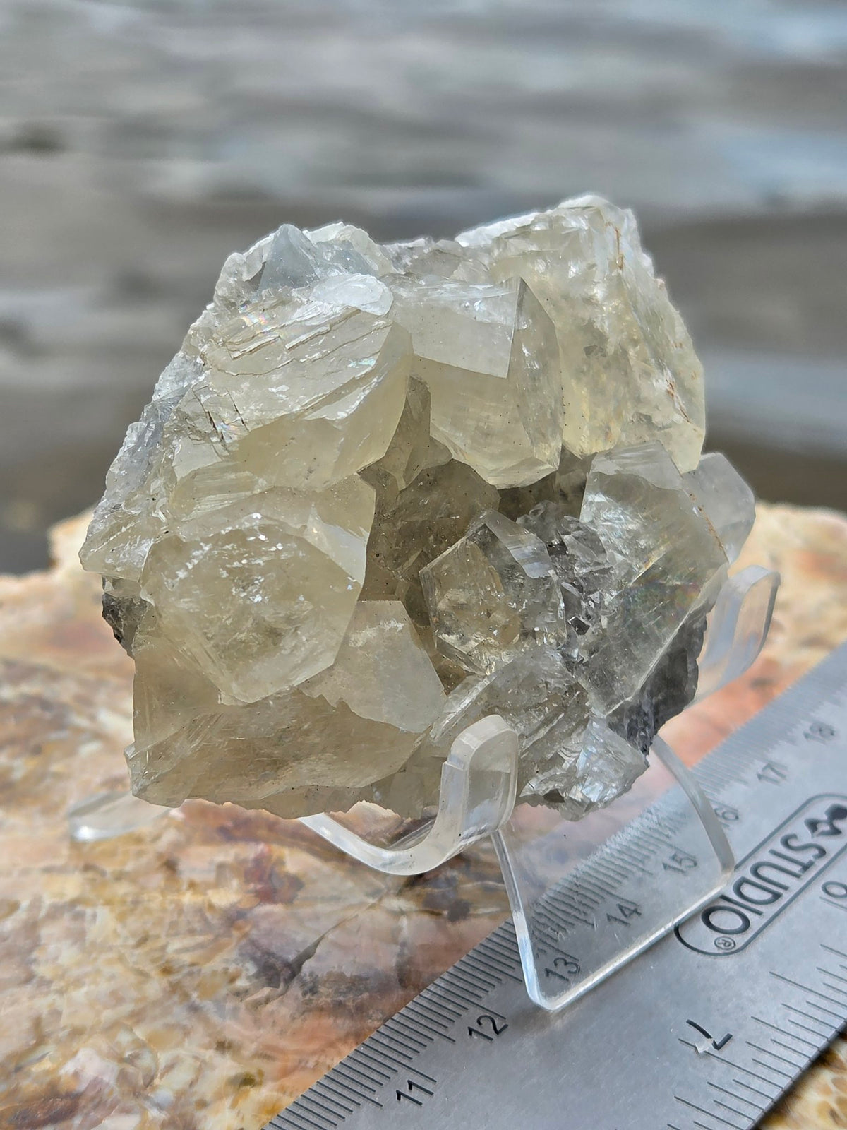 Honey calcite crystals detail