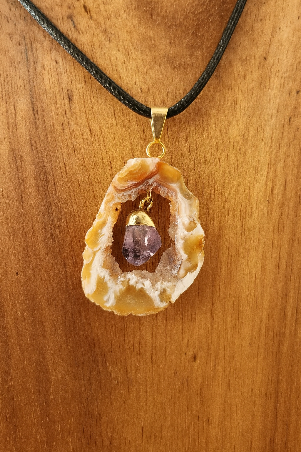 Amethyst Crystal Pendant with Raw Agate Slice – Unique Healing Stone Necklace for Positive Energy, Abundance & Protection