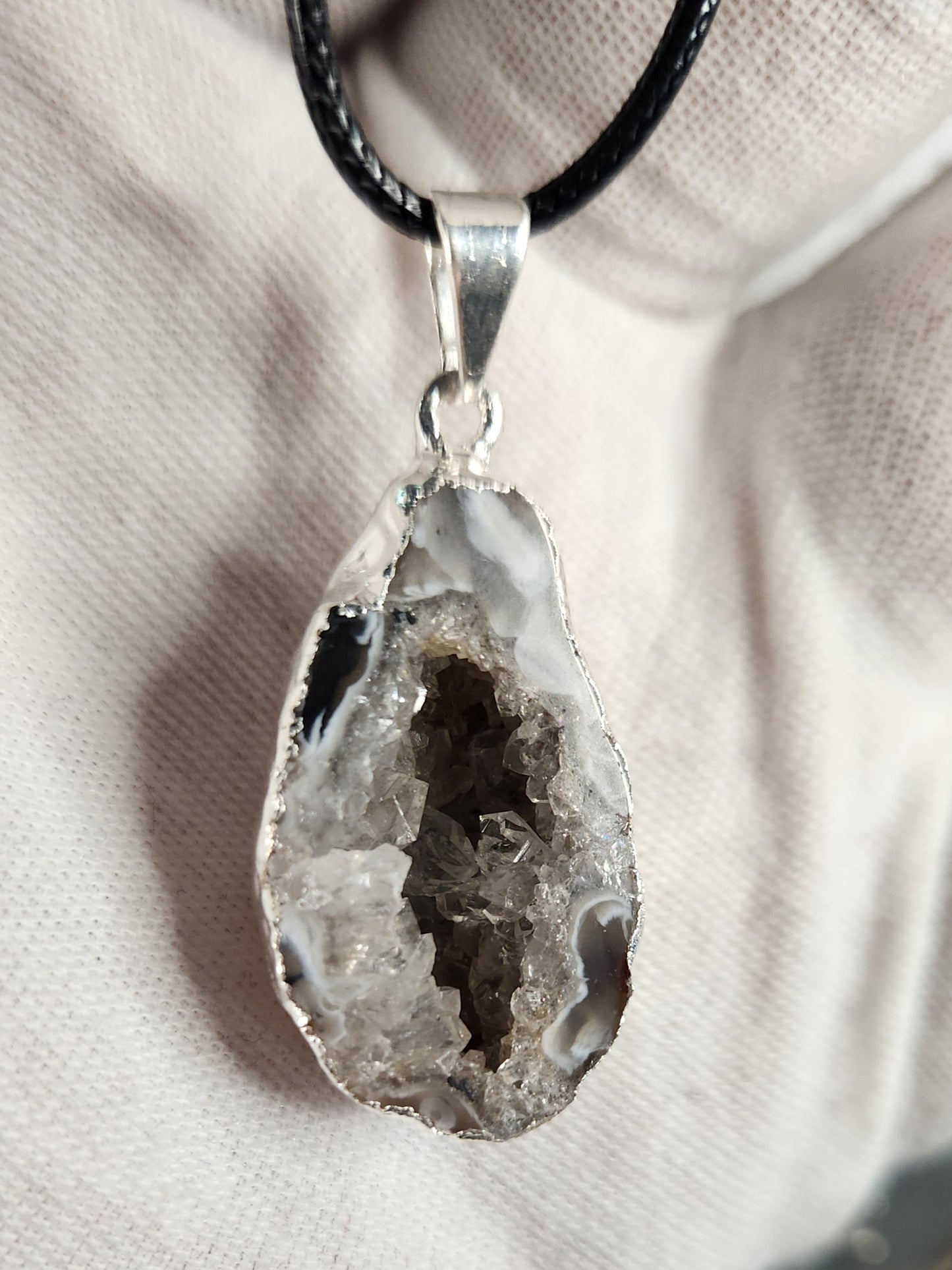 Agate Geode Crystal Necklace – Natural Druzy Quartz Geode Pendant, One of a Kind Statement Jewelry