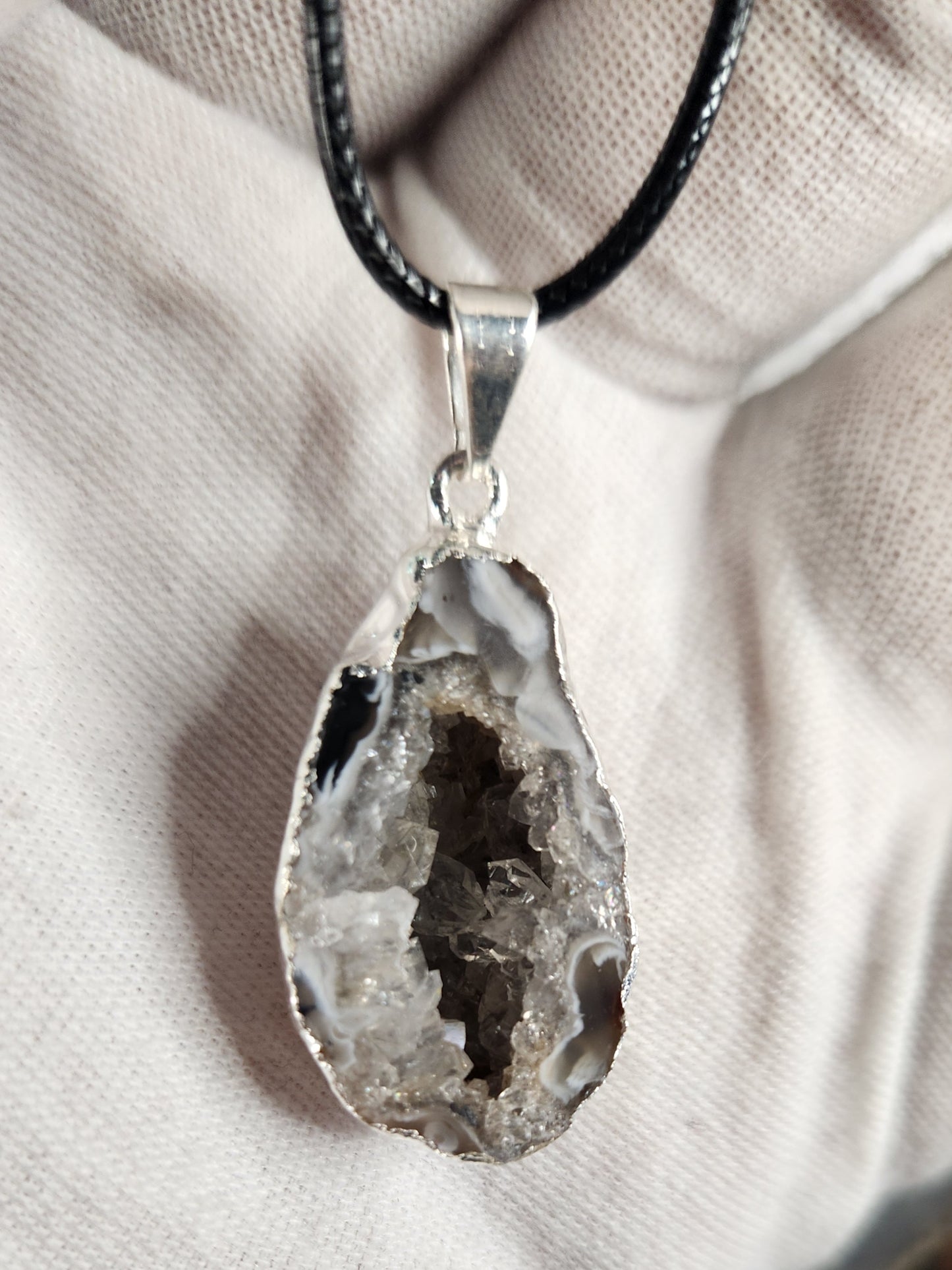 Agate Geode Crystal Necklace – Natural Druzy Quartz Geode Pendant, One of a Kind Statement Jewelry