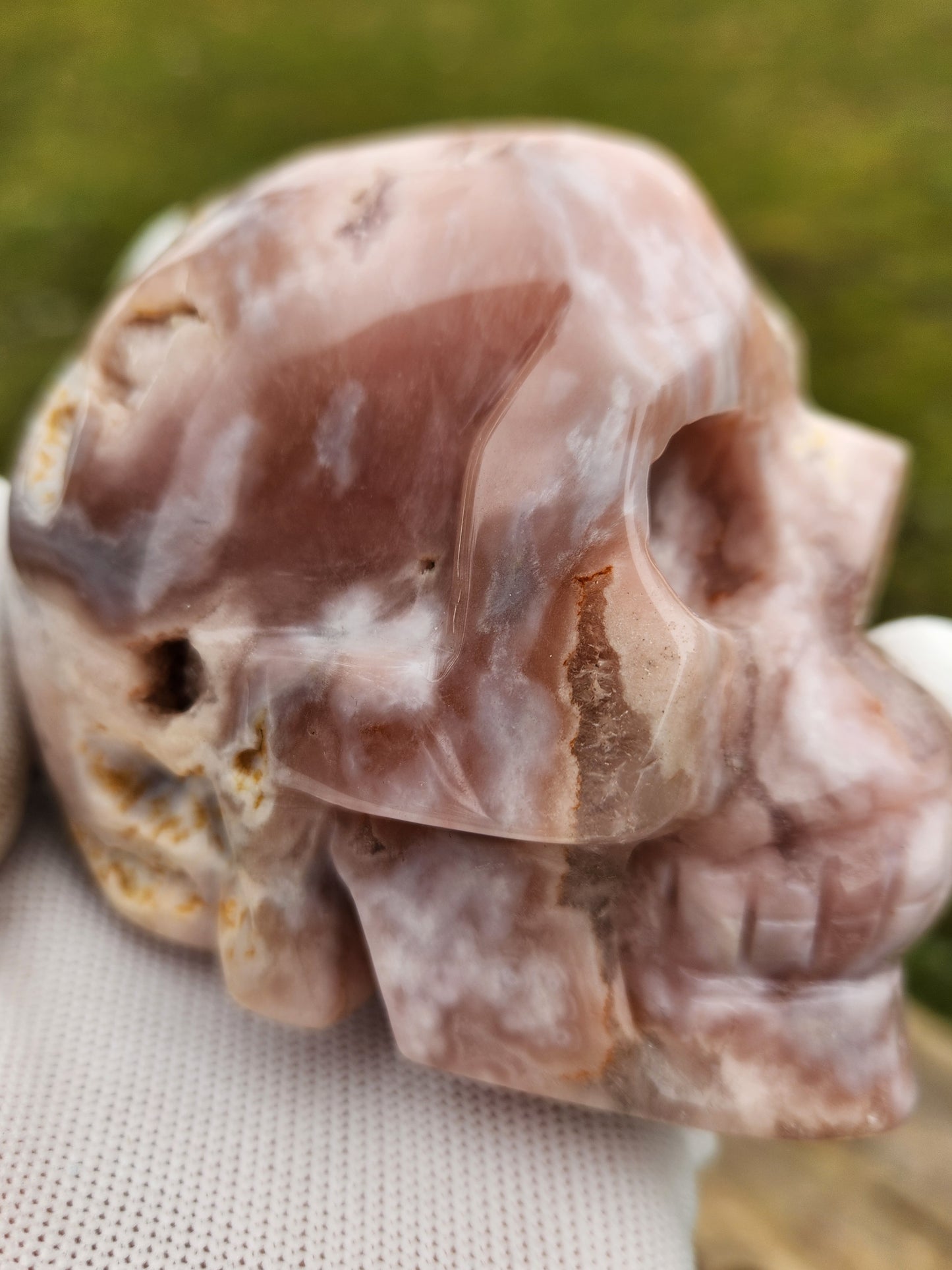 Flower Agate Skull Carving – Pink, White & Golden Orbicular Patterns – Premium Hand-Carved Stone