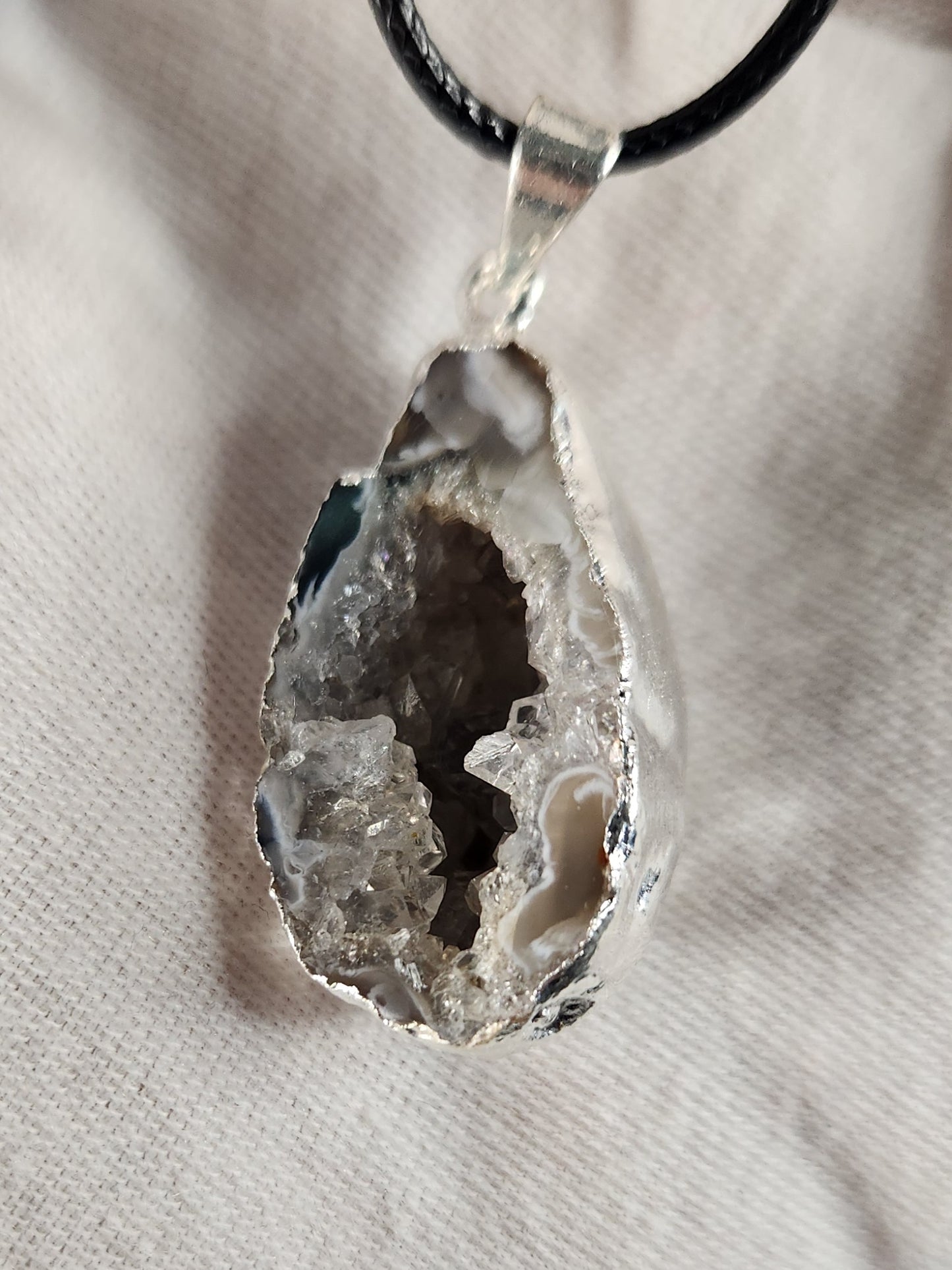 Agate Geode Crystal Necklace – Natural Druzy Quartz Geode Pendant, One of a Kind Statement Jewelry