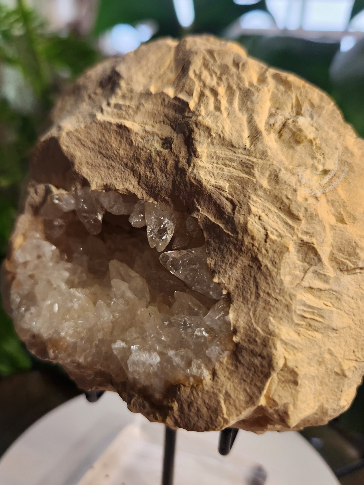 Natural Moroccan Quartz Geode – Crystal-Filled Geode from Morocco