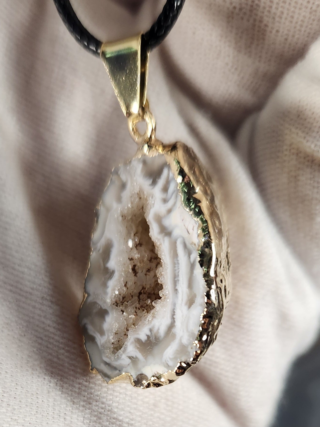 Agate Geode Crystal Necklace – Natural Druzy Quartz Geode Pendant, One of a Kind Statement Jewelry