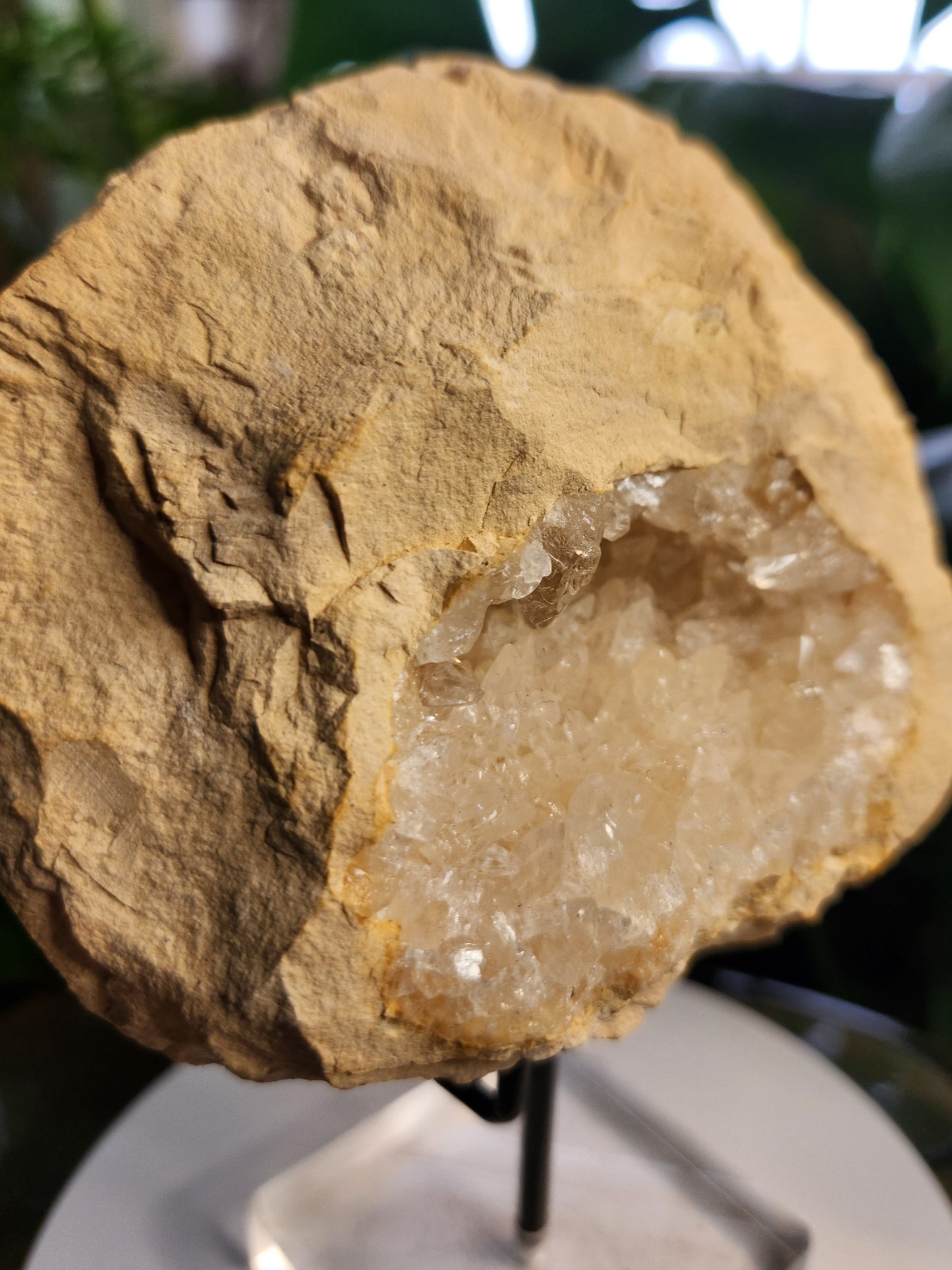 Natural Moroccan Quartz Geode – Crystal-Filled Geode from Morocco