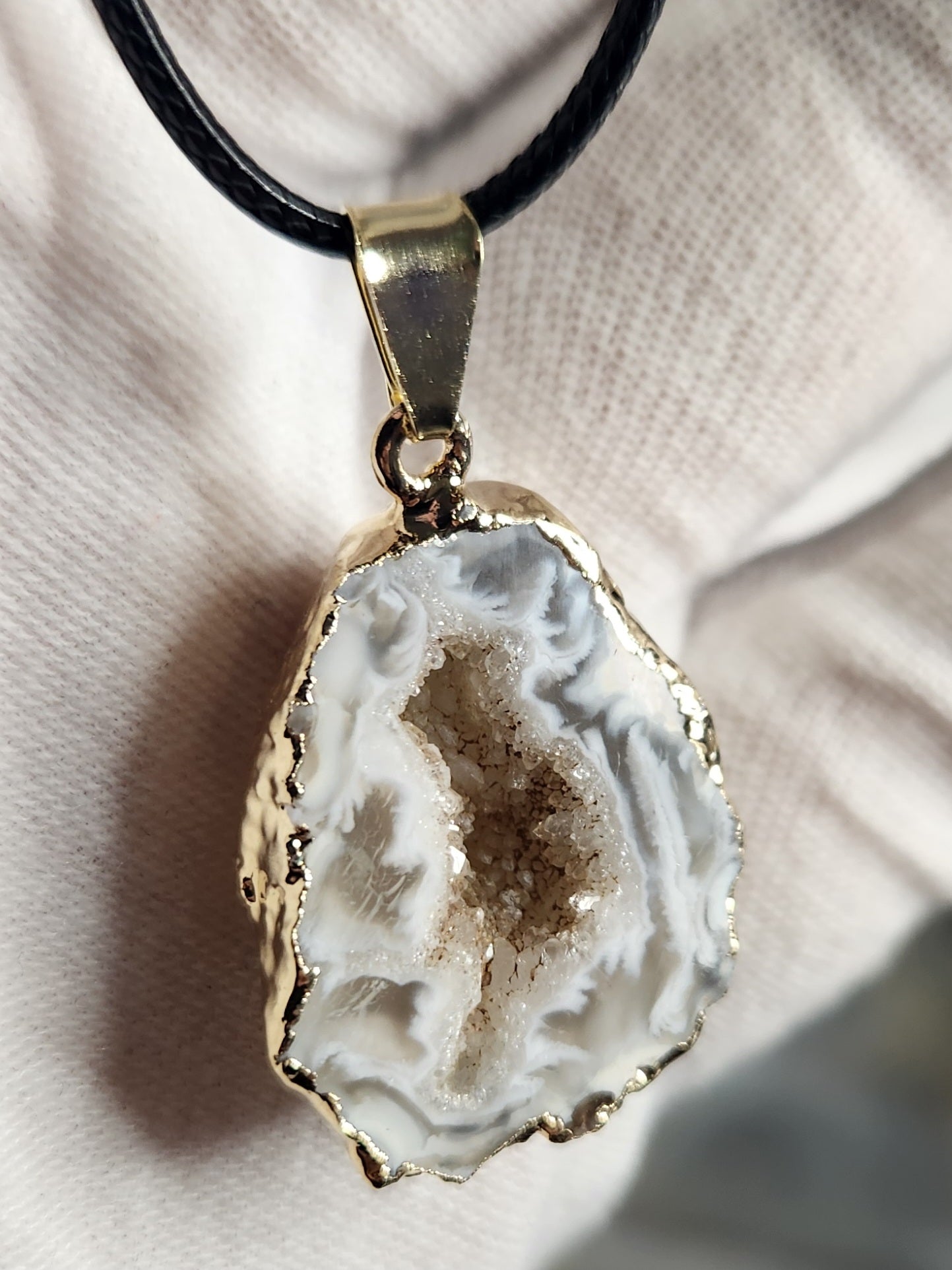 Agate Geode Crystal Necklace – Natural Druzy Quartz Geode Pendant, One of a Kind Statement Jewelry