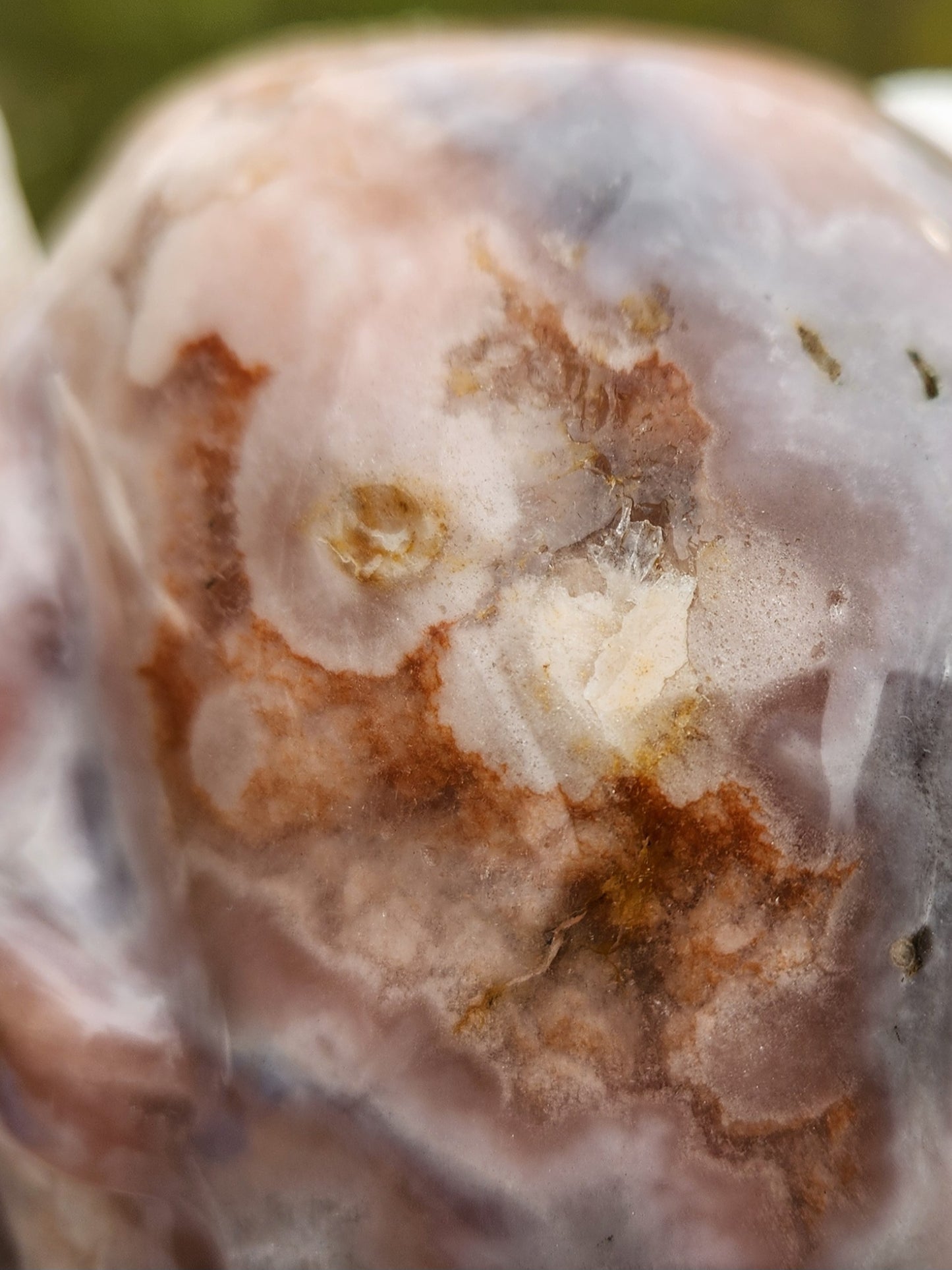 Flower Agate Skull Carving – Pink, White & Golden Orbicular Patterns – Premium Hand-Carved Stone