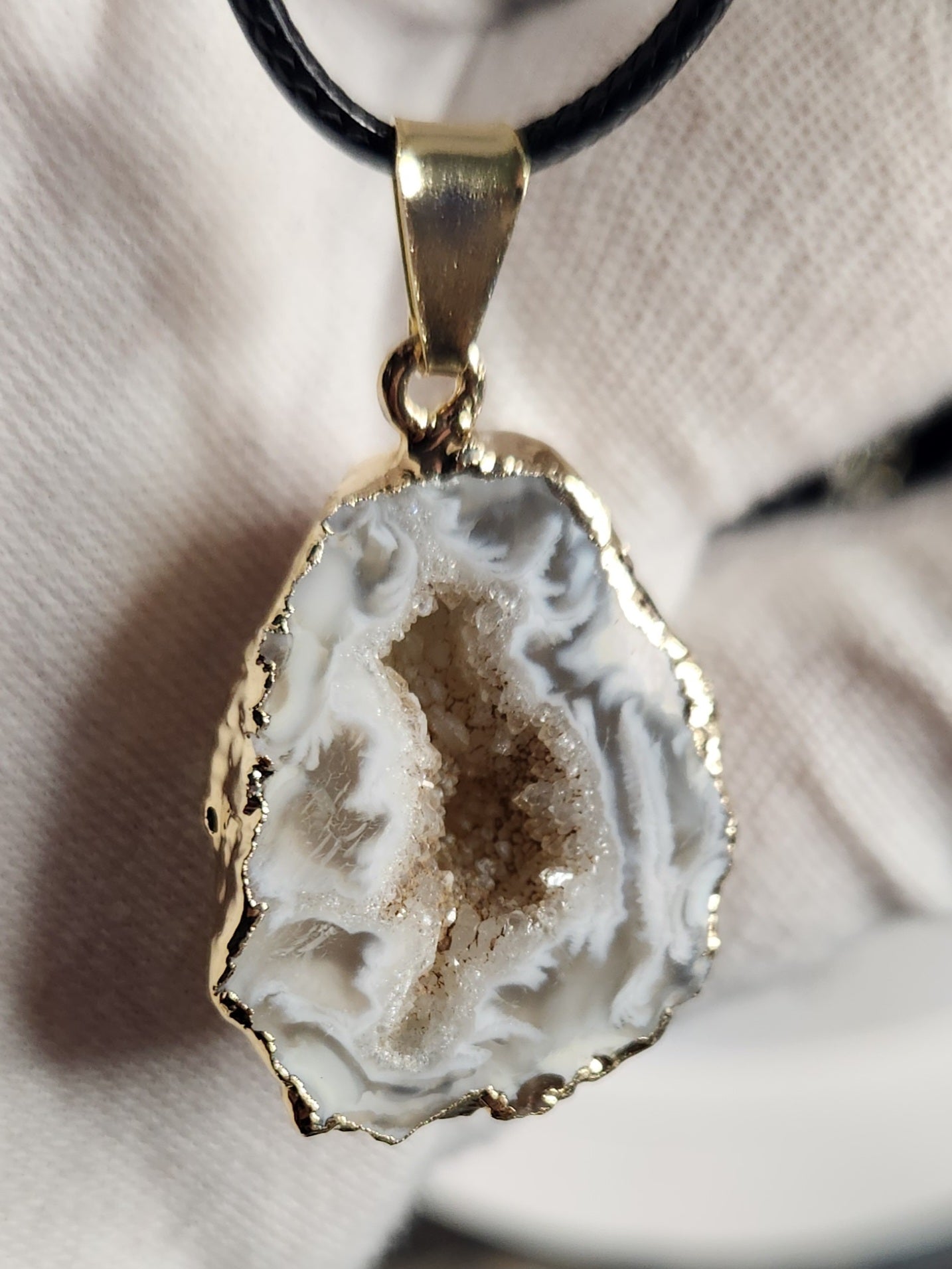 Agate Geode Crystal Necklace – Natural Druzy Quartz Geode Pendant, One of a Kind Statement Jewelry