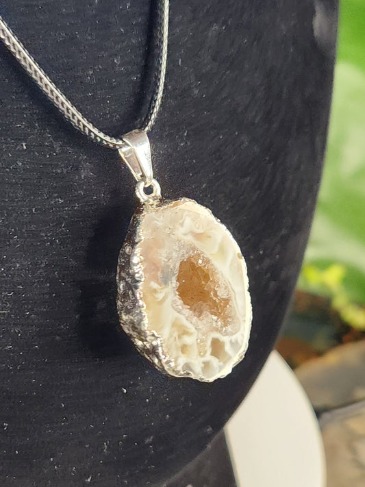 Natural Druzy Agate Necklace | Crystal Druzy Pendant | Agate Geode Necklace | Boho Crystal Jewelry | Healing Stone Necklace