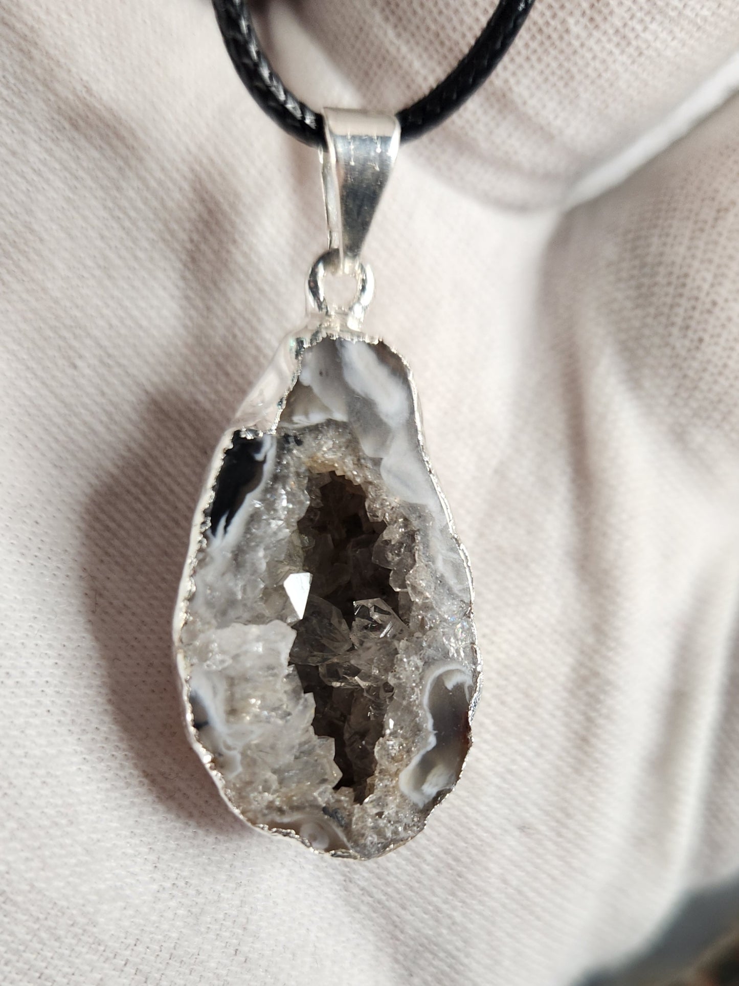 Agate Geode Crystal Necklace – Natural Druzy Quartz Geode Pendant, One of a Kind Statement Jewelry