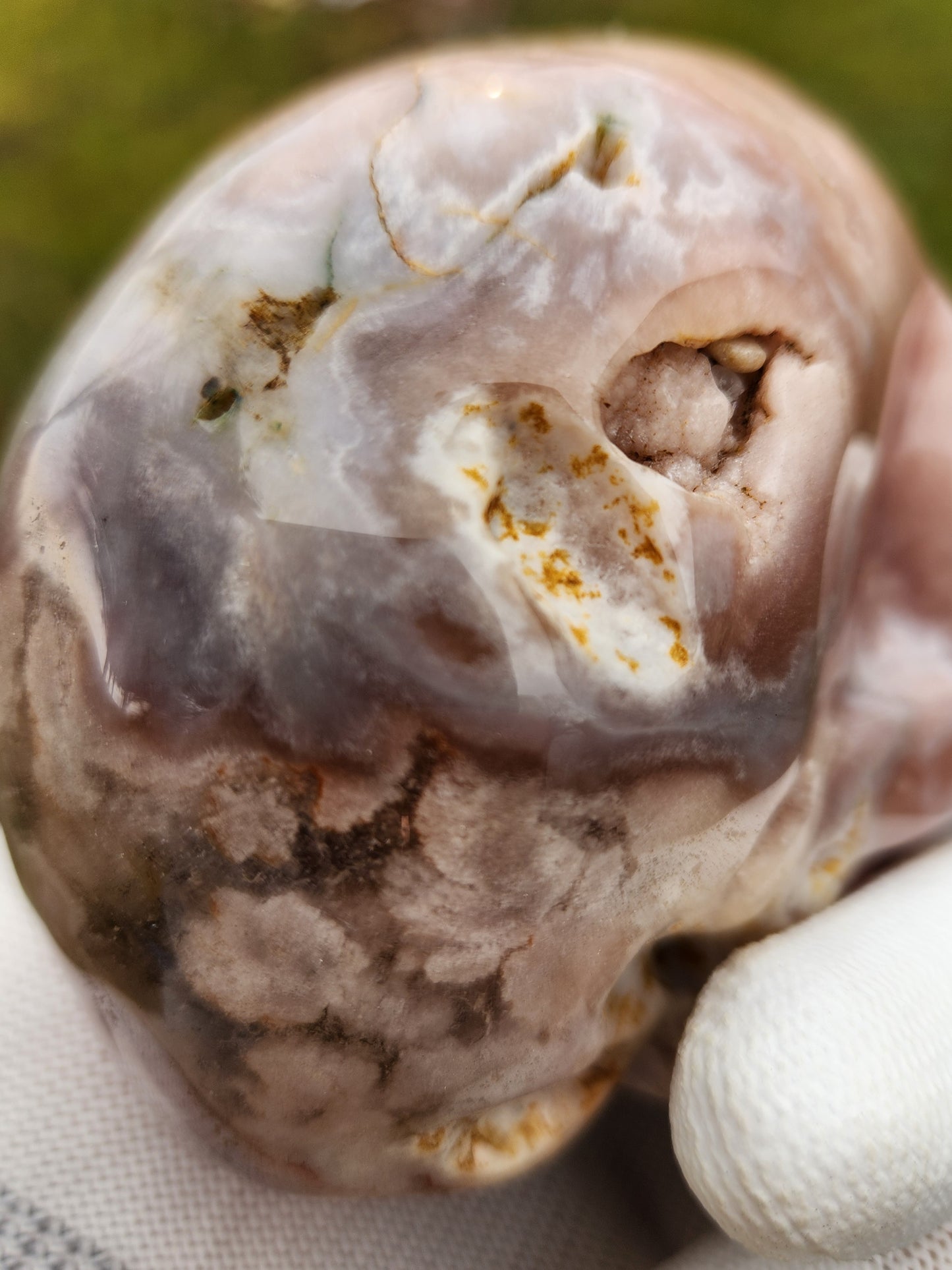 Flower Agate Skull Carving – Pink, White & Golden Orbicular Patterns – Premium Hand-Carved Stone