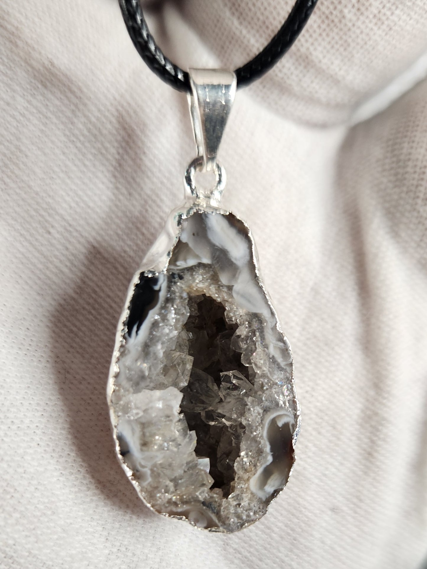 Agate Geode Crystal Necklace – Natural Druzy Quartz Geode Pendant, One of a Kind Statement Jewelry