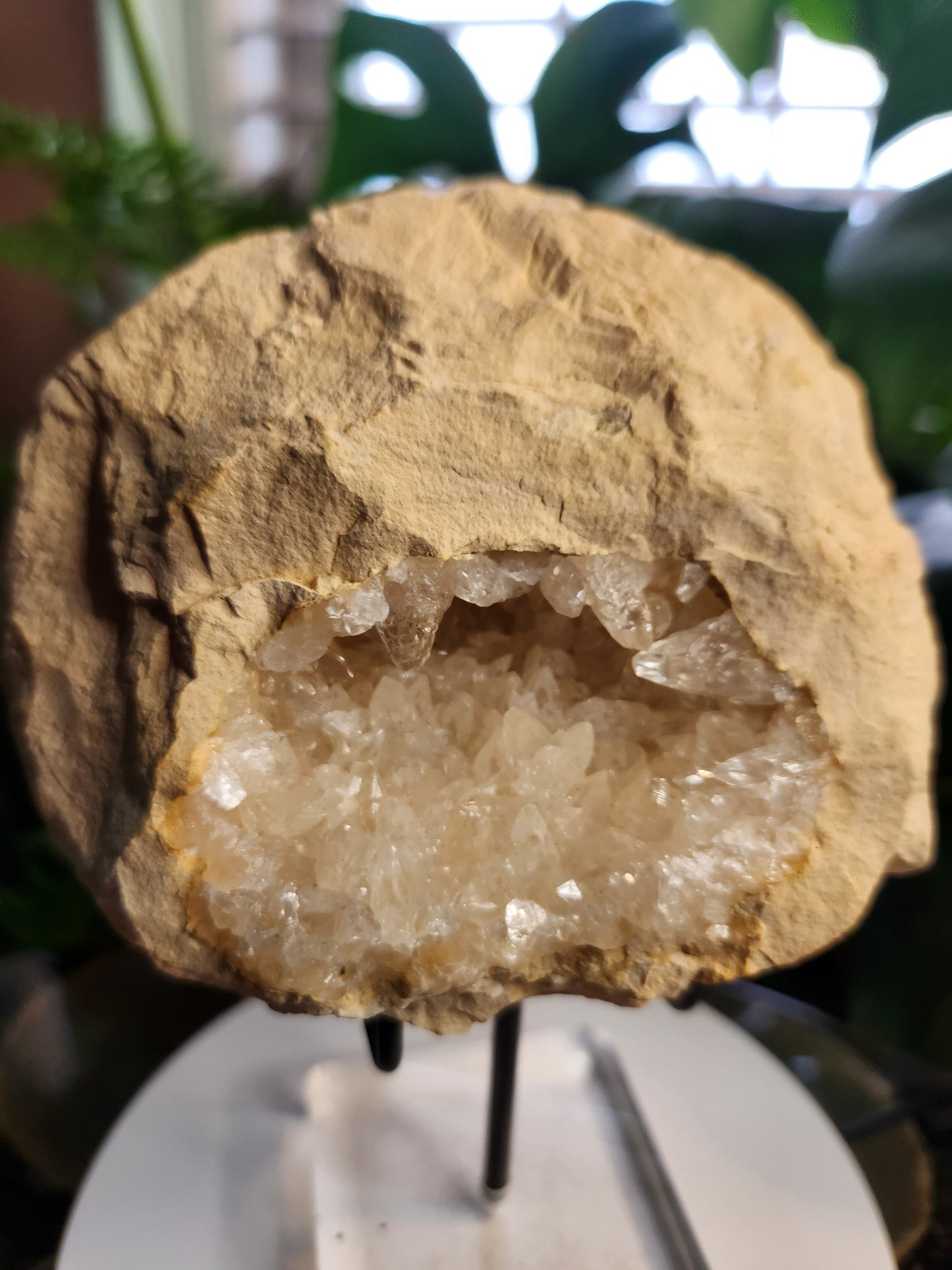 Natural Moroccan Quartz Geode – Crystal-Filled Geode from Morocco