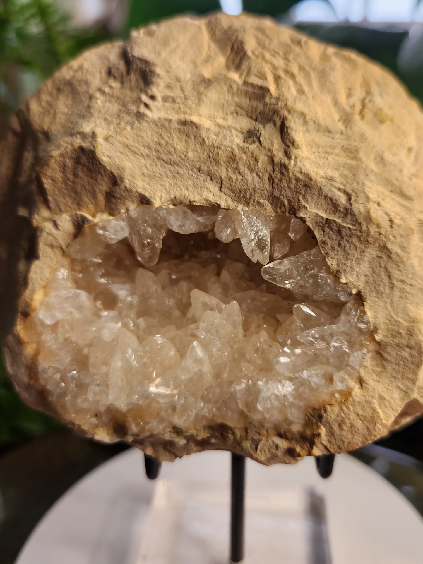 Natural Moroccan Quartz Geode – Crystal-Filled Geode from Morocco