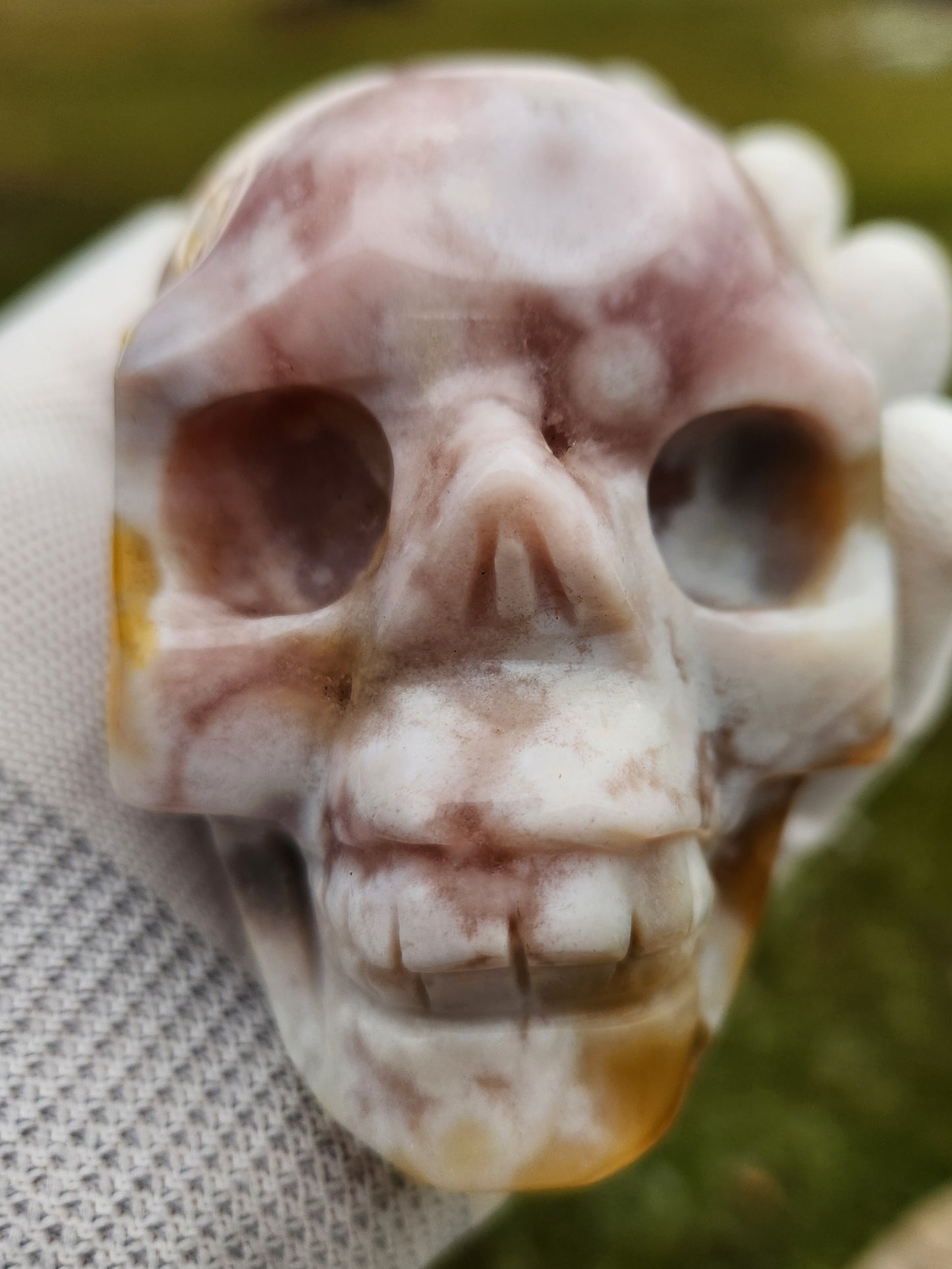 Flower Agate Skull Carving – Pink, White & Golden Orbicular Patterns – Premium Hand-Carved Stone